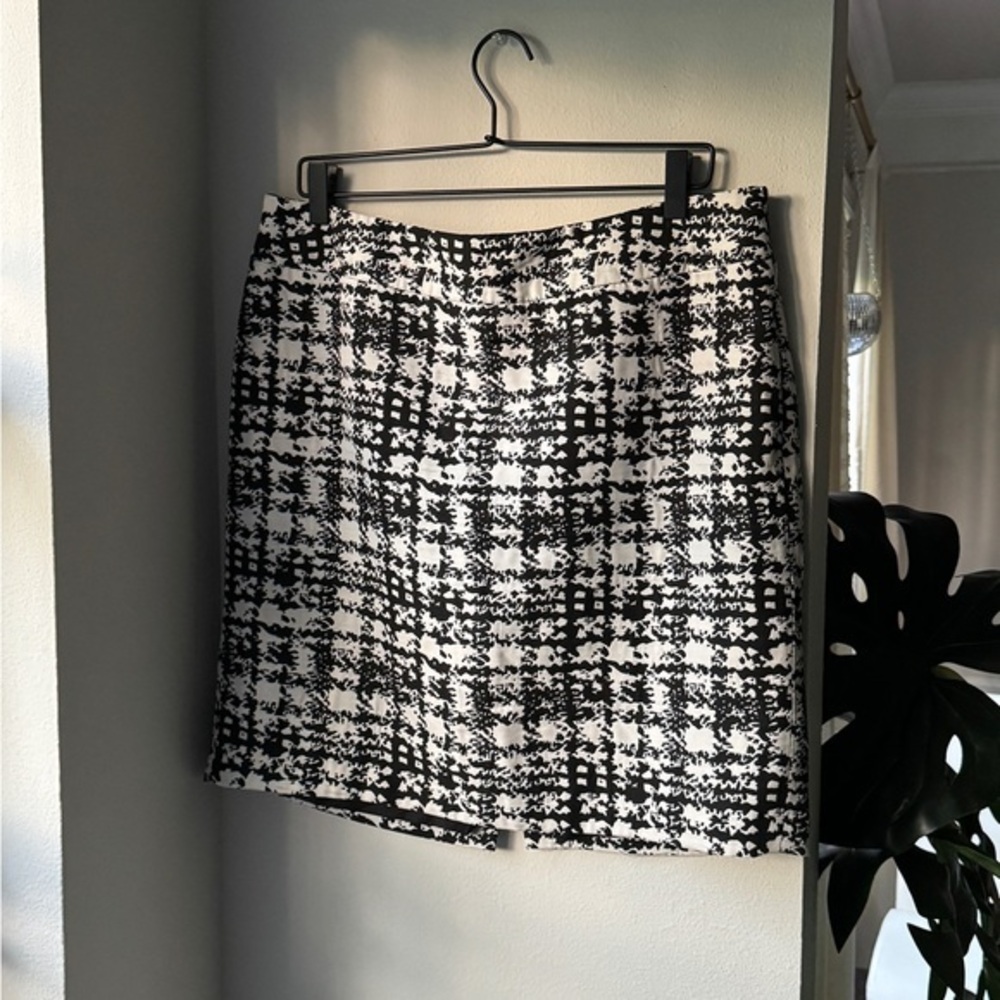 Ann Taylor Black and White Skirt